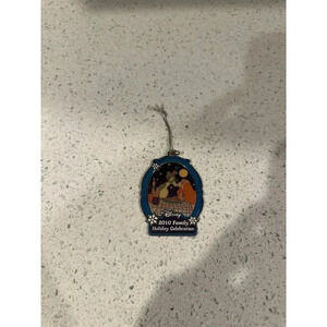 Disney Lady and the Tramp‎ Ornament Metal Cast Member Family Holiday 2010 b123